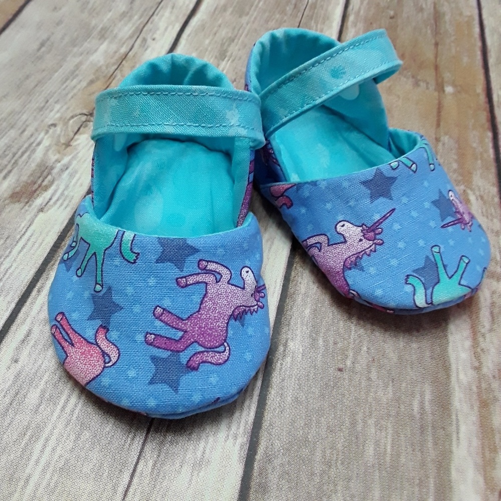 Baby shoes for that special little girl. (Unicorn) - Picture 2 of 2